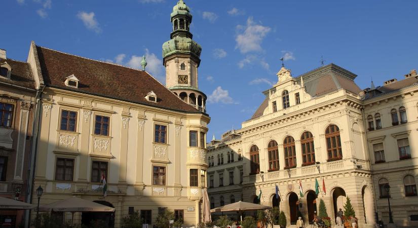 Rejtélyes tárgyat rejt Sopron belvárosa, mindenki elsétál mellette, észre sem veszik