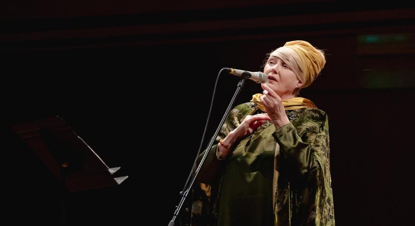 Csoda a Müpa színpadán! Lisa Gerrard és Jules Maxwell elvarázsolták a magyarokat - Ez örökre a lelkünkbe ég