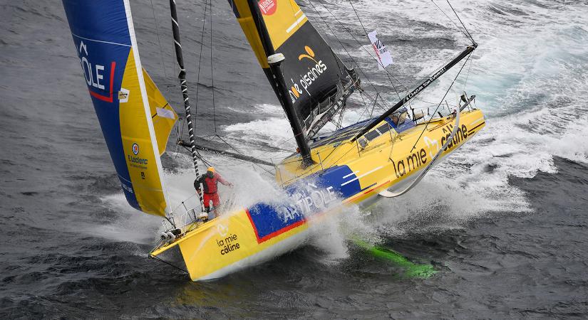 Vendée Globe 2024-2025 – A hetedik versenyből kiálló hajó – Eltört Arnaud Boissieres árbóca