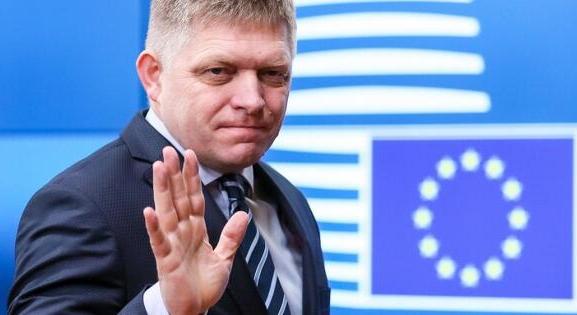 Robert Fico szerint már az ukrán hírszerzés is meg akarja dönteni