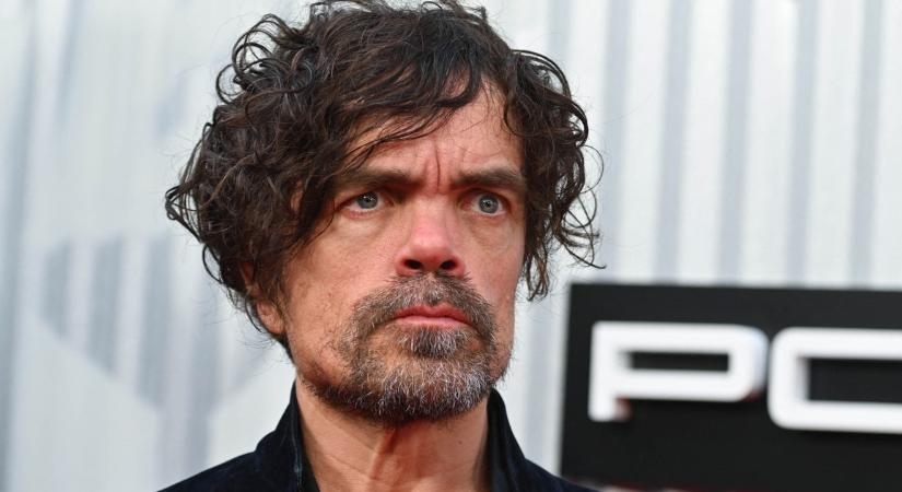 Milyen őrület lesz ez? Ekkor érkezik Peter Dinklage és Elijah Wood új filmje - Jön a Toxikus Bosszúálló!