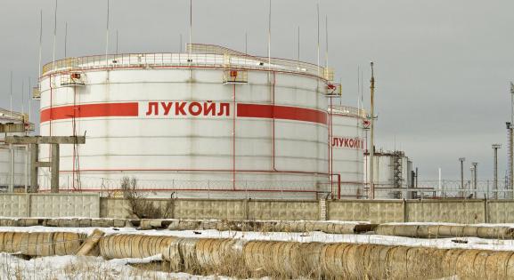 Kilőtték az ukránok a Lukoil egyik legfontosabb finomítóját