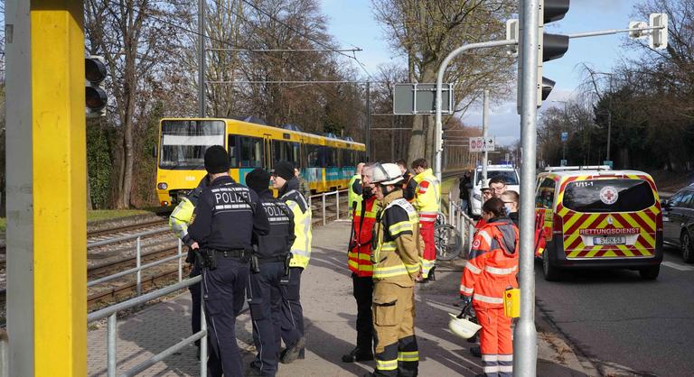 A villamos alá löktek egy 12 éves fiút Stuttgartban