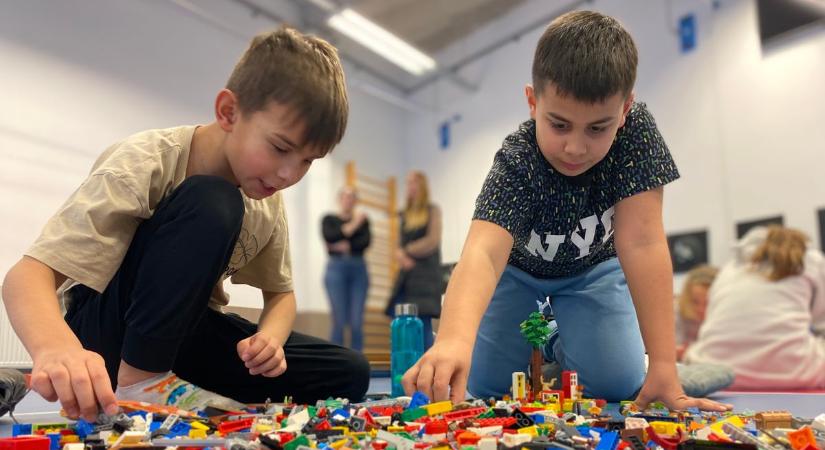 Egy zsúr, ahol minden gyerek fegyelmezett és boldog? Létezik! – galériával, videóval