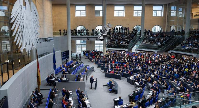 Mégis csak leszavazta a Bundestag a bevándorlást szigorító törvényjavaslatot, hiába fogott össze a CDU/CSU és a szélsőjobboldali AfD