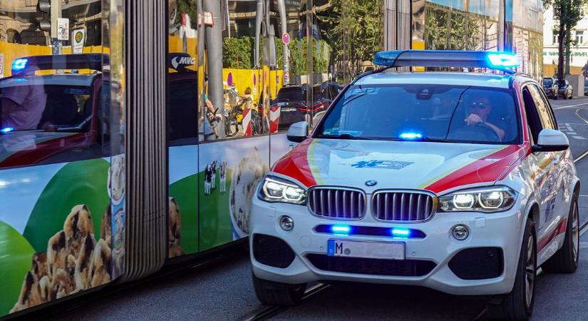 Tragédia Stuttgartban: 12 éves fiút löktek a villamos elé