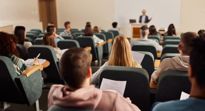 Két kézzel szórják az ösztöndíjakat, csak be kell állni a pénzeső alá