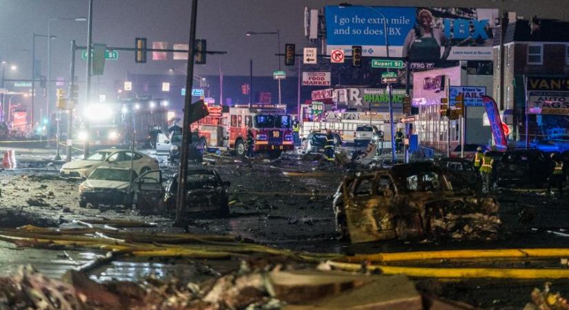 Lezuhant egy mentőrepülőgép Philadelphiában, senki sem élhette túl a balesetet