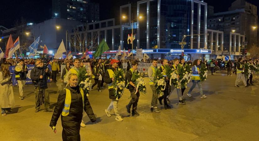 Óriási tömeg borzongató csöndje: „mindenből elegünk van!" – Videóval!