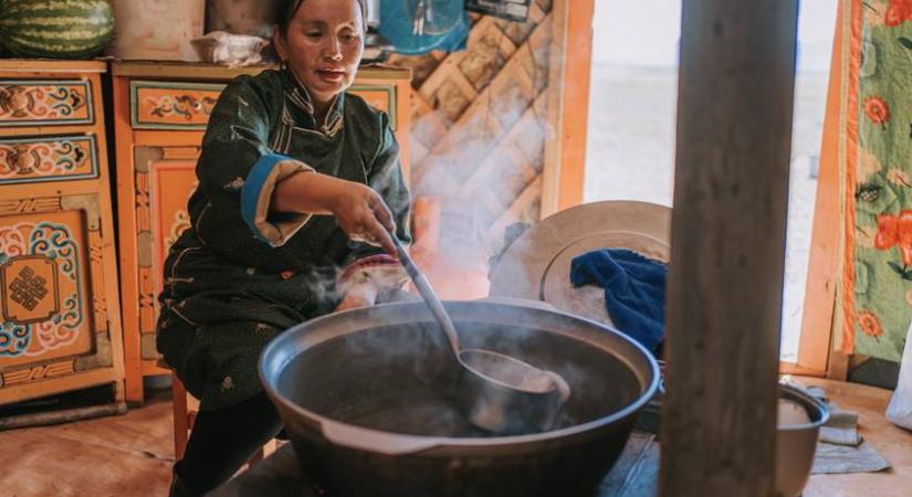 Kimerültség ellen ez a legjobb ital: így készül a mongol sós-tejes tea