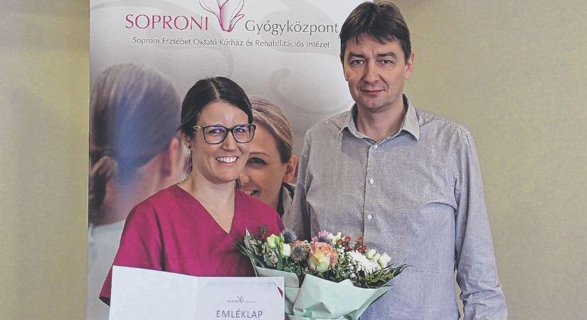 Díjazták a doktornőt Sopronban