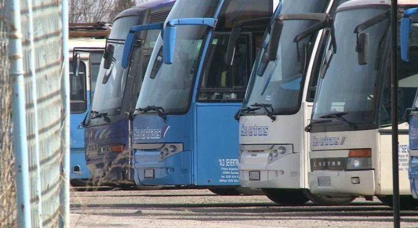 A Severtrans sofőrje rázárta az egyetemistákra a busz ajtaját és kihívta a rendőrséget