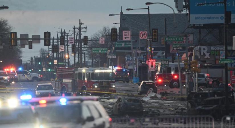 Nem csak utasok haltak meg, az utcán tartózkodók között is van halálos áldozata a philadelphiai légi katasztrófának