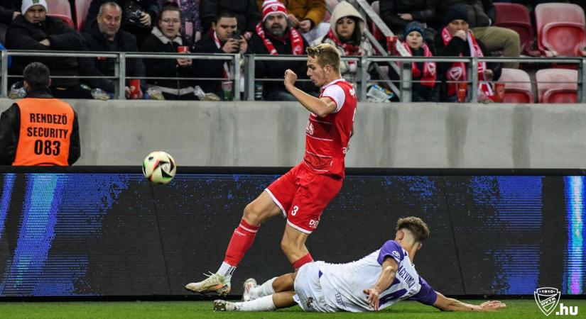 Az Újpest edzője bocsánatot kért a bírótól, aki kiállította a bokatörést okozó játékosát: "Láttam egy olyan kameraállást, amelyhez korábban nem volt hozzáférésem"