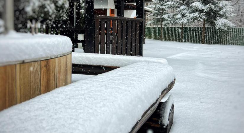 10 cm-es a hó a Bükkben és a Mátrában, és csak nőni fog