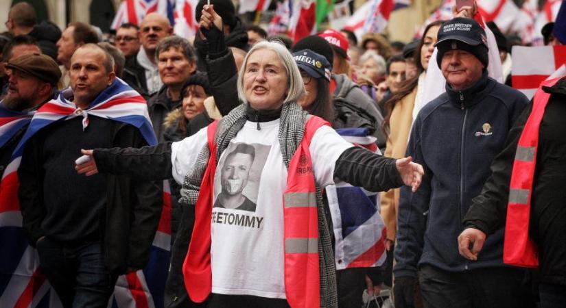 Szélsőjobboldali tüntetésre antirasszista ellentüntetés volt a válasz Londonban, hat embert letartóztattak