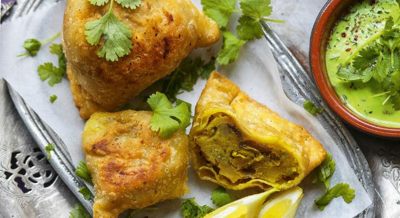 Egy csipetnyi India: burgonyás samosa (töltött, sült tésztatáska)