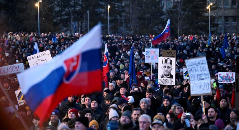 Büntetőeljárást indult Szlovákiában az állítólagos puccs miatt, amivel eltávolítanák Robert Ficót a hatalomból