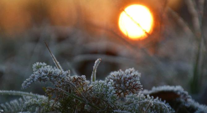 Fagyos reggelek jönnek, helyenként -10 fok köré is lehűlhet a levegő