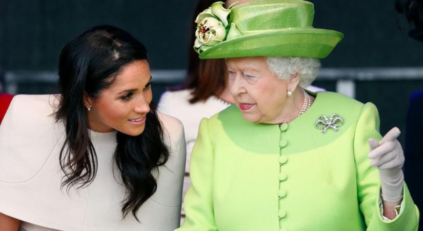 Erzsébet királynő nem finomkodott: ezzel a két brutális szóval kritizálta Meghan Markle esküvői ruháját