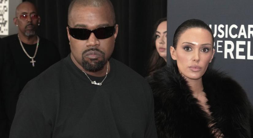 Kanye West felesége anyaszült meztelen jelent meg a Grammy-gálán – a botrányosan párost kirúgták a díjátadóról