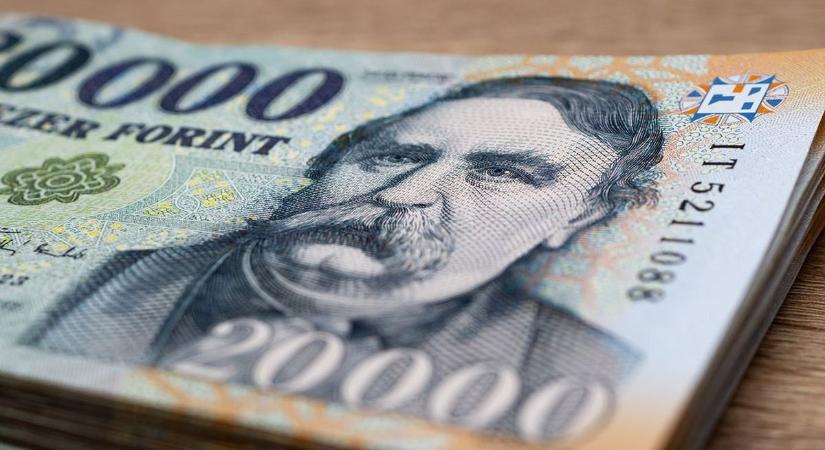 Ez nem fogja jól érinteni a magyarokat: vékonyodott a pénztárcánk, így áll most a forint