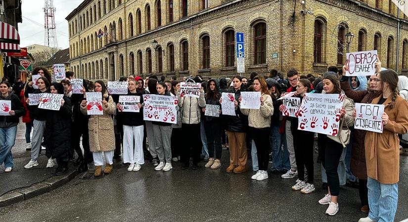 Ötnapos blokád alatt a zombori gimnázium