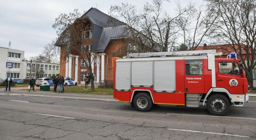 Újabb autó kapott lángra Ózdon