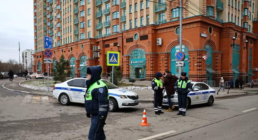 Bomba robbant egy moszkvai luxuslakóházban, ismert ember lehetett a célpont - videó