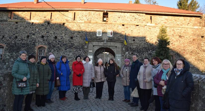 Viseletvarrók szakmai napja az ungvári várban - Inspiráció Kárpátalja népi varrásmintáiból és díszítményeiből