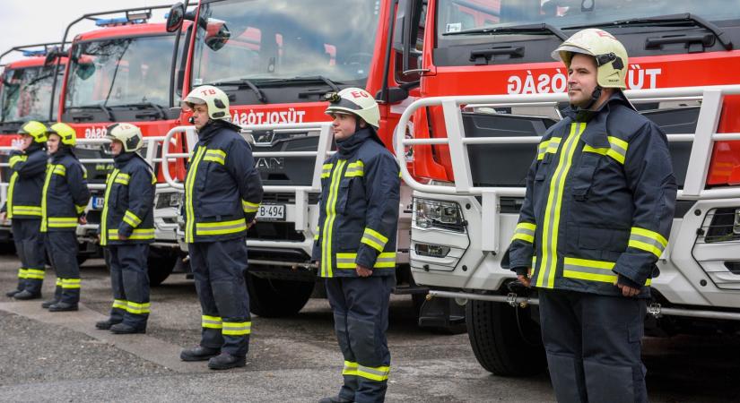 Három új tűzoltót köszöntött a vásárhelyi tűzoltóparancsnokság