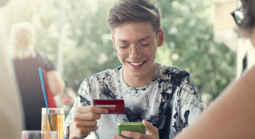 Egy felmérés szerint a fiatalok átlagos havi nettó jövedelme 234 ezer forintra nőtt