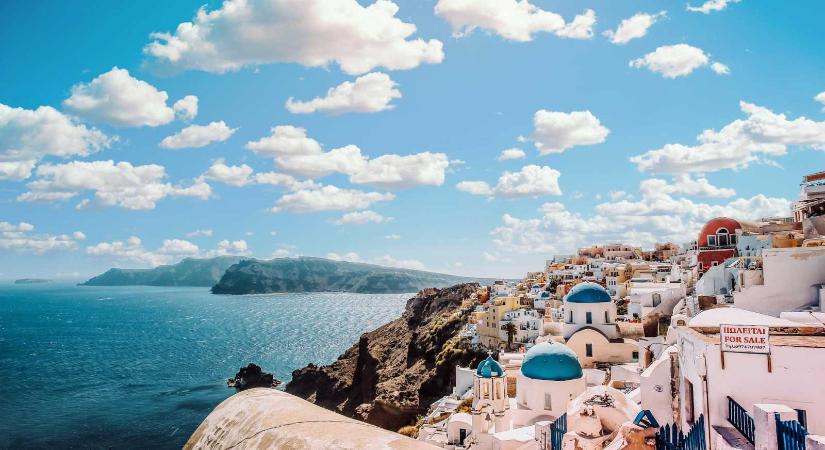 Veszélyhelyzetet jelentettek Santorini térségében