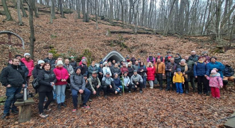 Zarándoklat a palócföldi Medve-kút kápolnához