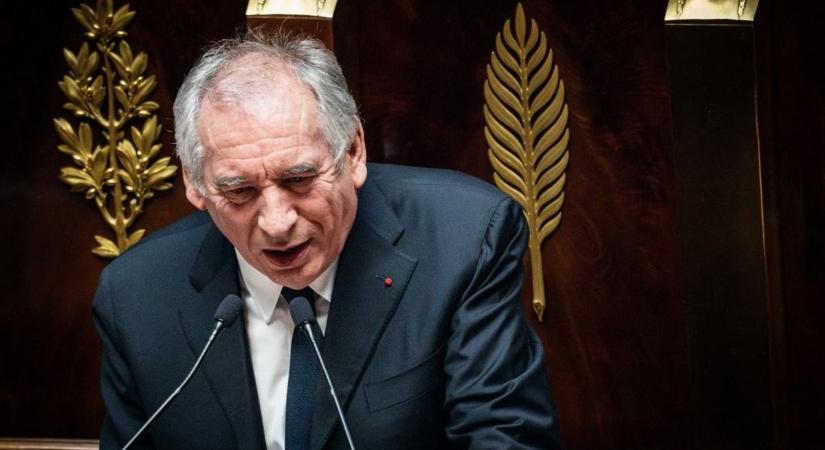 Bayrou még nem bukott bele a francia költségvetésbe, de pengeélen táncol