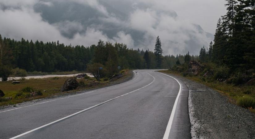 A rossz falusi utakra panaszkodnak a külföldiek