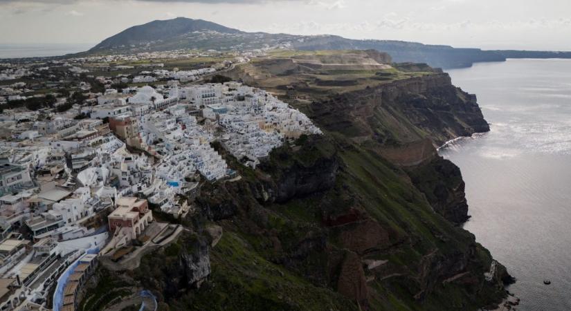 Santorini: nagy erejű földrengés és szökőár is jöhet