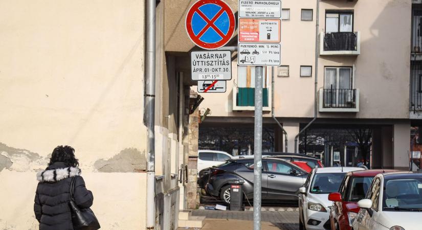 Eszméletlen dumák: ilyen szövegekkel jönnek a parkolóőröknek a nem fizető szolnoki autósok