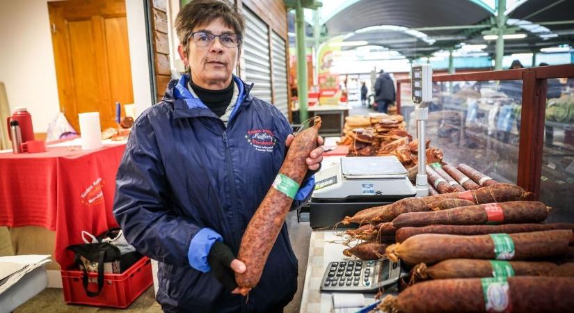 Így tárolja a füstölt kolbászt, hogy ne penészedjen (videó)