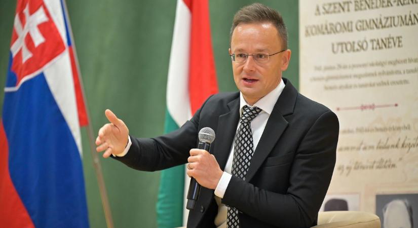 Szijjártó Péter kemény üzenetet küldött Brüsszelnek