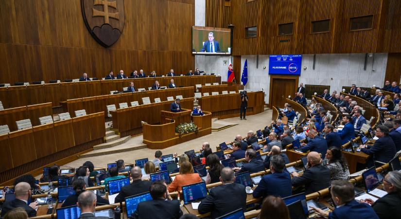 Gondban a koalíció: első próbálkozásra nem sikerült megnyitni az egészségügyi törvényekről szóló rendkívüli ülést