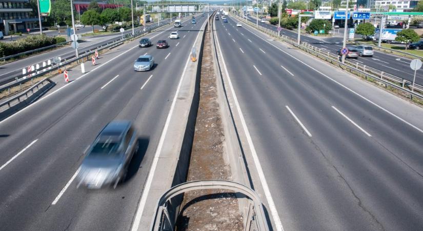 Megnyitnák az autósok előtt a leállósávokat