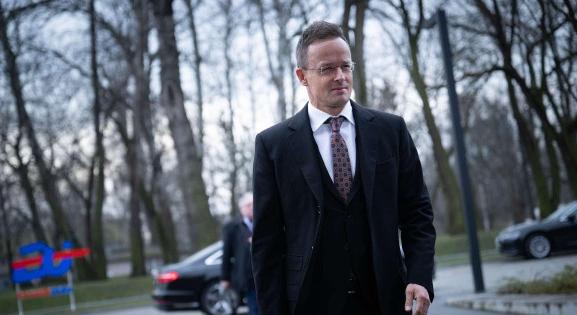 Szijjártó Péter megmondta a magáét