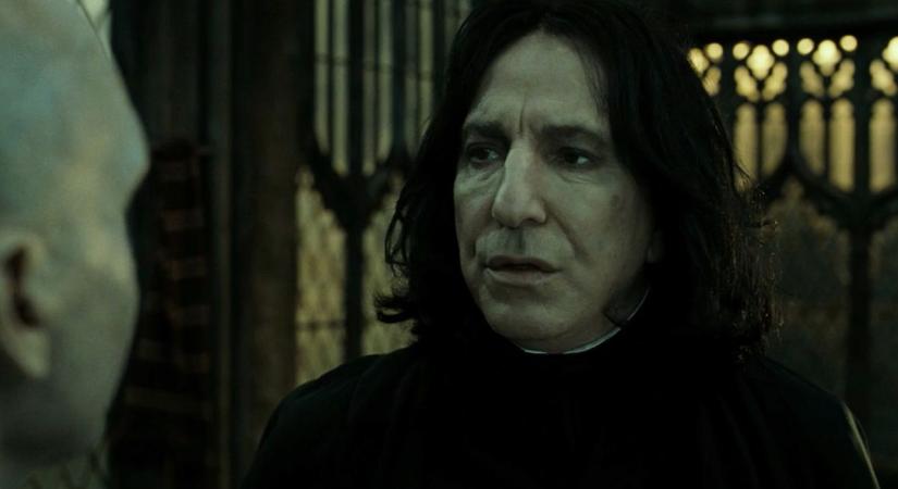 A Harry Potter-filmek rendezője meg akarta változtatni Piton professzor halálát, de Alan Rickman szerint ezzel végtelenül feldühítette volna a rajongókat