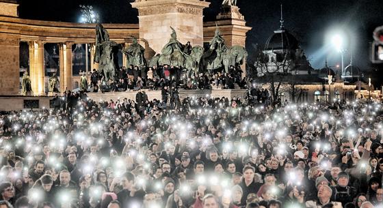 Nyolc fiatal lakhatását biztosították egy évvel az Influenszer-tüntetés után