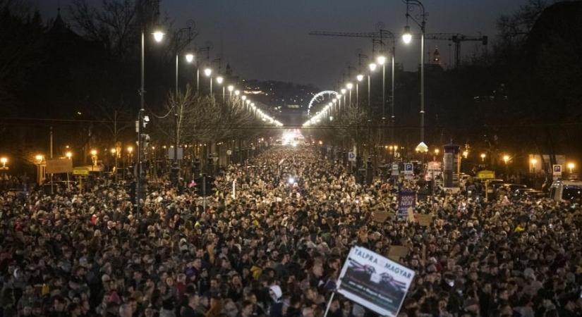 Egy év alatt nyolc fiatal lakhatását biztosították az influenszer-tüntetés révén összegyűlt pénzből