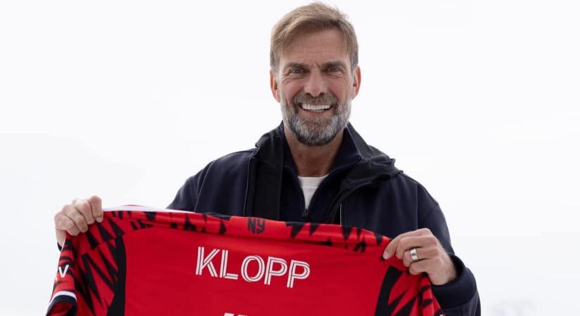 Ennek a csapatnak a mezével pózól Jürgen Klopp, már többmillióan megnézték a fotót