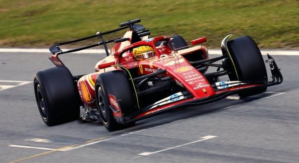 Hamilton már 2024-es Ferrariban a Pirelli-teszten