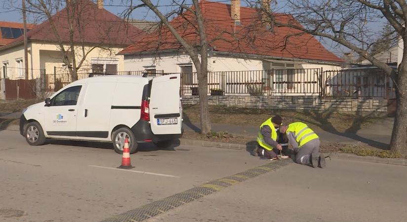 Fekvőrendőr: Felszedték az egyik lassítót a Zsíros közben