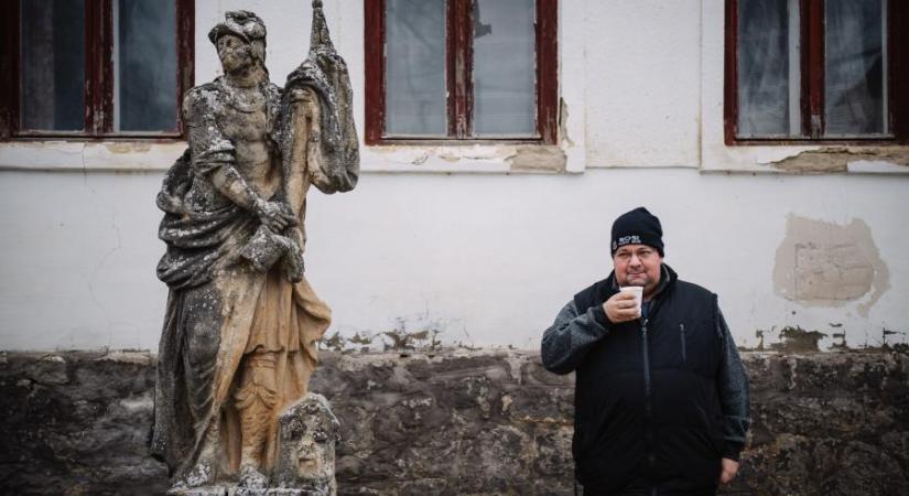 Nem rázta meg Majka dala a kis falvak Fidesz-hívőit, nem is igen nézik meg az Orbán Viktort tolvajként ábrázoló videóklipet